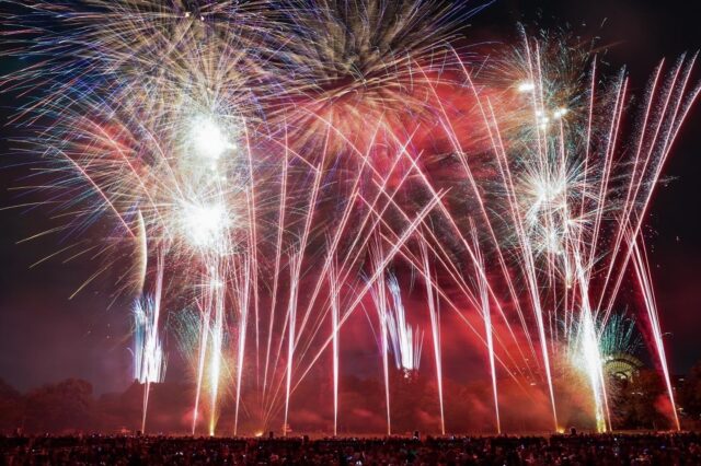 令和7年11月1日(土)
第9回大部東浦花火大会のご案内
皆さんこんにちは😁
いよいよ明日待ちに待ちました花火大会を
下記の通り開催することとなりました。
地域の力で夜空に笑顔の花を咲かせます😆
飲食、縁日ブース 16時30分〜20時30分
花火🎇 18時30分〜19時(予定)
大府市、東浦町の秋の風物詩であり、地域で創る、地域のための花火大会です。
キッチンカー🌮などの飲食ブースの他、縁日ブース🎈もあり、子供から大人まで楽しめる一大イベント🎆
皆さん是非この機会に花火大会に起こしください!
※悪天候の場合は、中止する場合がございます。
主催:大府東浦花火大会実行委員会
共催:一般社団法人大府青年会議所
特別後援:大府市・東浦町
後援:大府商工会議所・東浦商工会
#大府jc
#一般社団法人大府青年会議所
#大府
#東浦
#jc
#花火
#花火大会
#風物詩
#大府青年会議所
#キッチンカー
#飲食
#縁日
#ブース
#第9回大府東浦花火大会
#大府東浦花火大会